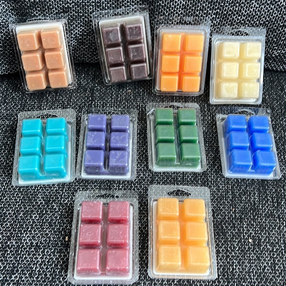 ⭐️10 scented wax cubes